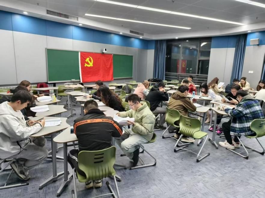 ——公共事务学院MPA党支部开展红色剧本杀主题党日活动j9九游会(中国)网站“学思践悟新思想重温历史强担当”(图2) ——公共事务学院MPA党支部开展红色剧本杀主题党日活动j9九游会(中国)网站“学思践悟新思想重温历史强担当”(图2)